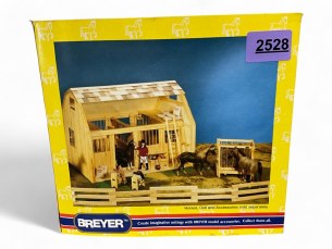 BREYER WOOD LIVESTOCK FEEDER